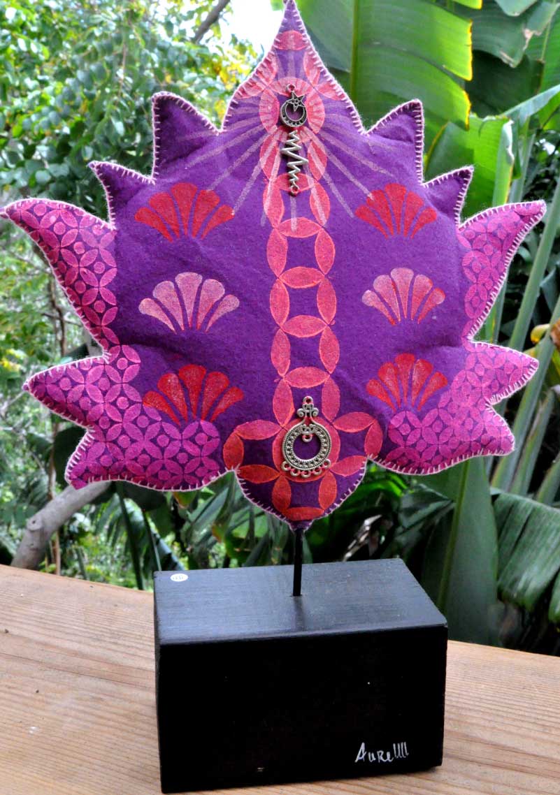 Coeurs Sacrés Papyrus Oeil Dorus - sur pied – Image 2