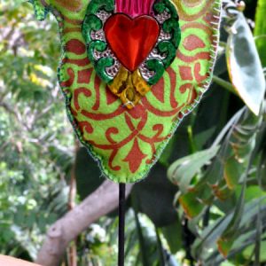 Coeur sacré rouge sur pied oeuvre réalisée par Aurellll'art à La Réunion