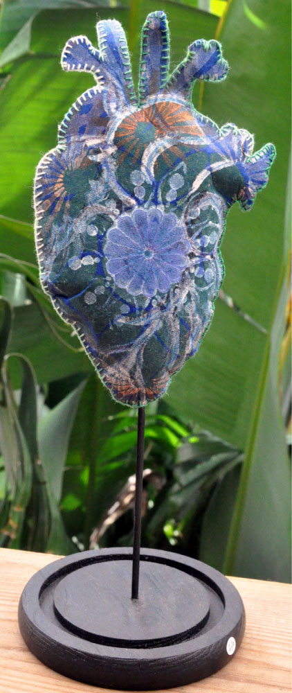 Coeur sacré rouge sur pied oeuvre réalisée par Aurellll'art à La Réunion