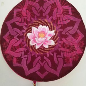 Coeur sacres en étoile, oeuvre de broderie et sculpture textile réalisée par Aurellll'Art, artiste peinture plasticienne à La Réunion