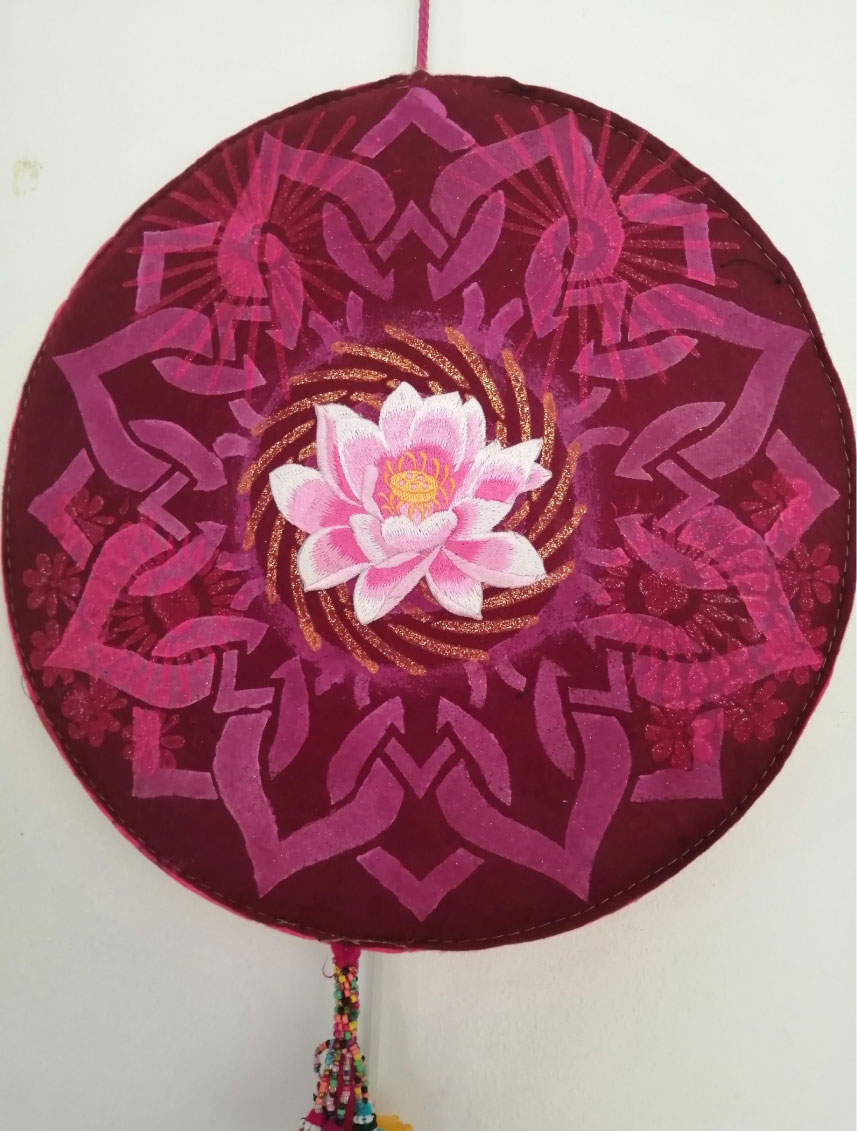 Coeur sacres en étoile, oeuvre de broderie et sculpture textile réalisée par Aurellll'Art, artiste peinture plasticienne à La Réunion