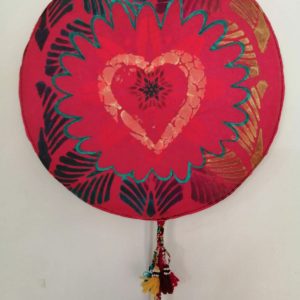 Coeur sacres en rond, sculpture textile et broderie réalisée par Aurellll'Art, La Réunion