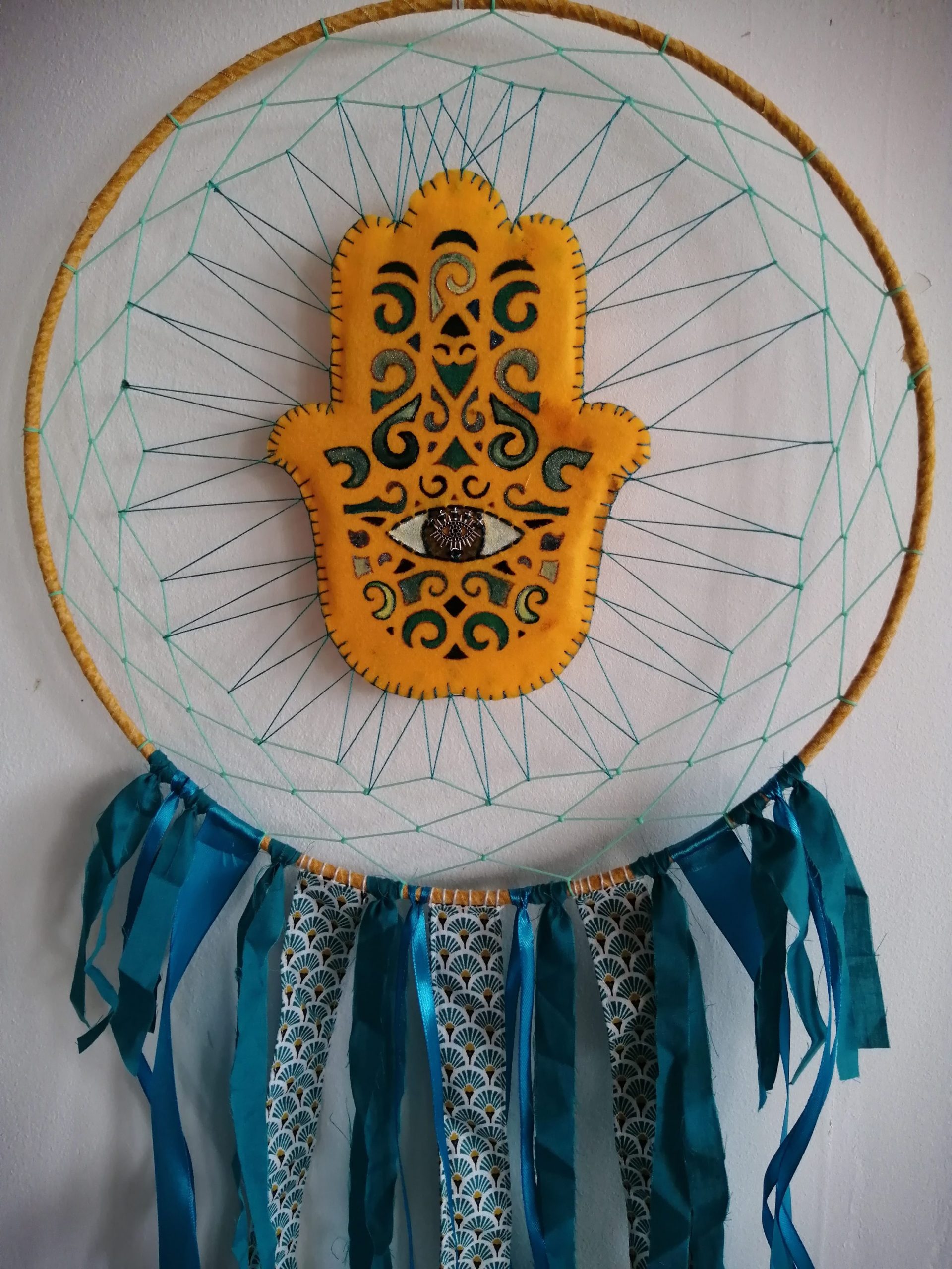 Khamsa-ou-main-de-fatma-35x85cm-en-attrape-reve-aurellll-oeuvre-unique-aurellll-2024-realisee-par-aurellll-art-artiste-peintre-et-plasticienne-a-la-reunion-974